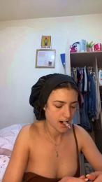 malia23 — вебкам-модель онлайн на cam4