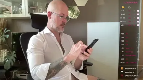 the_new_fit_rubinho — вебкам-модель онлайн на stripchat