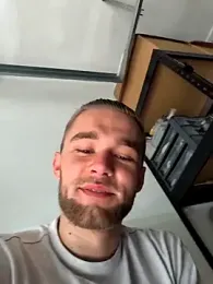 Benjamiinlt — вебкам-модель онлайн на stripchat