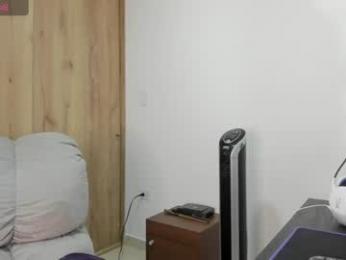 xspecialroomx — вебкам-модель онлайн на chaturbate