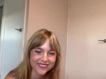 kittengirlxo — вебкам-модель онлайн на chaturbate