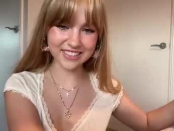 kittengirlxo — вебкам-модель онлайн на chaturbate