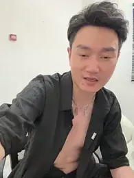 qqq-002 — вебкам-модель онлайн на stripchat