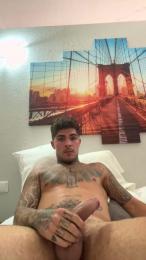 Chrisdov — вебкам-модель онлайн на cam4