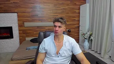 MaxKaiden — вебкам-модель онлайн на stripchat