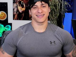 Titan Jones — вебкам-модель онлайн на flirt4free
