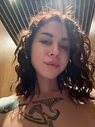 RosieDesire — вебкам-модель онлайн на stripchat