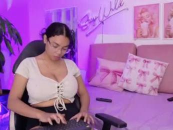 emmy_and_luna — Chaturbate stream photo (May 2026)