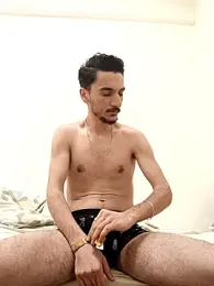 yolgezer073 — Stripchat stream photo (May 2026)