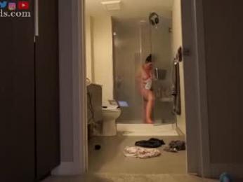 serareads — вебкам-модель онлайн на chaturbate