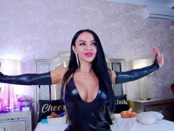 Issadorra — вебкам-модель онлайн на bongacams