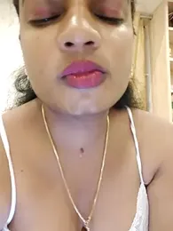 Ammuindia — вебкам-модель онлайн на stripchat