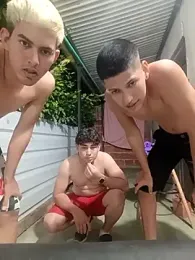 3hornys-straights — вебкам-модель онлайн на stripchat