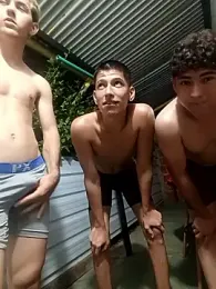 3hornys-straights — вебкам-модель онлайн на stripchat