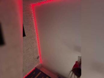 LittleDelora — вебкам-модель онлайн на bongacams