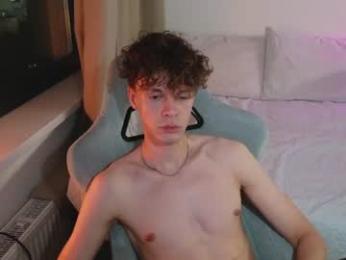 cute_thomas — вебкам-модель онлайн на chaturbate