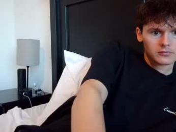 sensualalien — Chaturbate stream photo (Apr 2026)