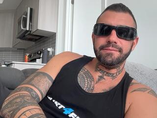 Izzi — Flirt4free stream photo (Jun 2026)