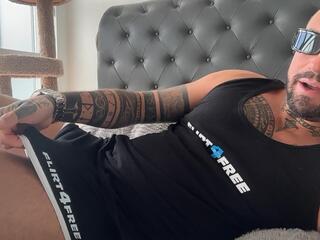 Izzi — Flirt4free stream photo (Jun 2026)
