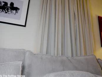 x_lily_x — вебкам-модель онлайн на chaturbate