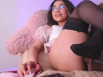 loveegirll — Chaturbate stream photo (Apr 2026)