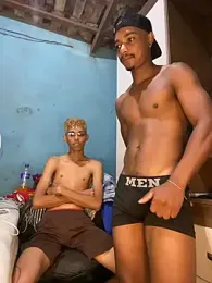 Leosilvaj1 — вебкам-модель онлайн на stripchat