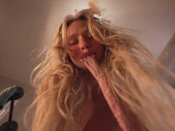 HeyBanana — вебкам-модель онлайн на bongacams