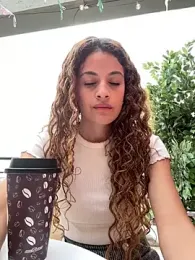 alana15 — вебкам-модель онлайн на stripchat