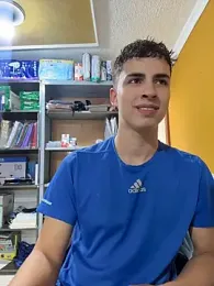 AdrianRinaldi — вебкам-модель онлайн на stripchat