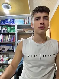 AdrianRinaldi — вебкам-модель онлайн на stripchat