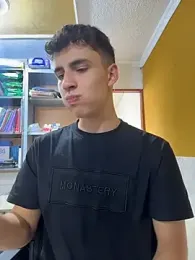 AdrianRinaldi — вебкам-модель онлайн на stripchat