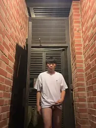 Yang_571 — вебкам-модель онлайн на stripchat