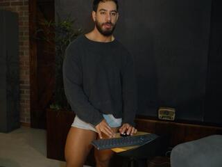 James Axel — вебкам-модель онлайн на flirt4free