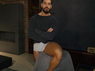 James Axel — вебкам-модель онлайн на flirt4free