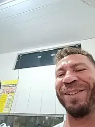 RobertoLuiz84 — вебкам-модель онлайн на stripchat