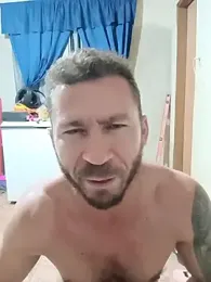 RobertoLuiz84 — вебкам-модель онлайн на stripchat
