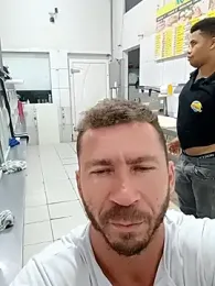 RobertoLuiz84 — вебкам-модель онлайн на stripchat