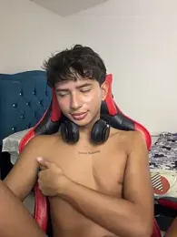 Leonarrrd_01 — вебкам-модель онлайн на stripchat