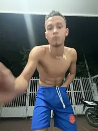 friends_lust_latin — вебкам-модель онлайн на stripchat