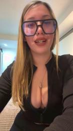 Mialunaxx — Cam4 stream photo (May 2026)