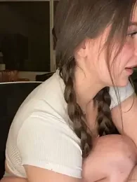 nerdynina — вебкам-модель онлайн на stripchat