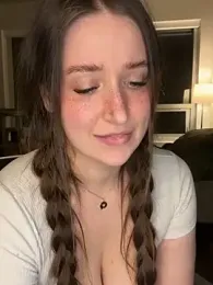 nerdynina — вебкам-модель онлайн на stripchat