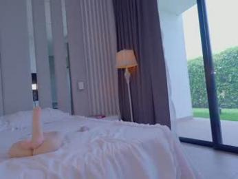 nicolle_mitchelle — вебкам-модель онлайн на chaturbate