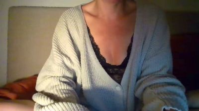 Jolie_Chaude_29 — вебкам-модель онлайн на cam4