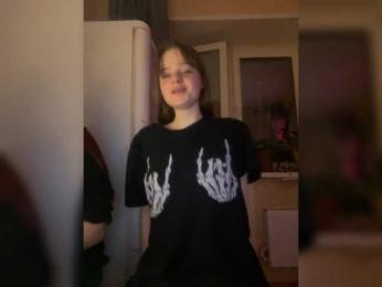Ilinka19 — вебкам-модель онлайн на bongacams