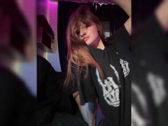 Ilinka19 — вебкам-модель онлайн на bongacams
