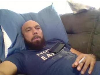 mr8plus — Chaturbate stream photo (Apr 2026)