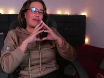 lady_boobs1 — вебкам-модель онлайн на chaturbate