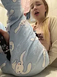 -teenytiny- — Stripchat stream photo (Mar 2026)