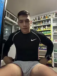 OliverWest04 — вебкам-модель онлайн на stripchat